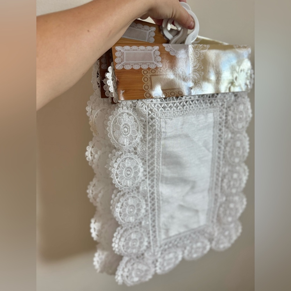 Shabby Chic Lace Border Placemat Set of 2